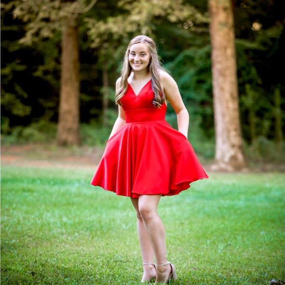 Red homecoming dress, size 2 - Picture 2 of 3